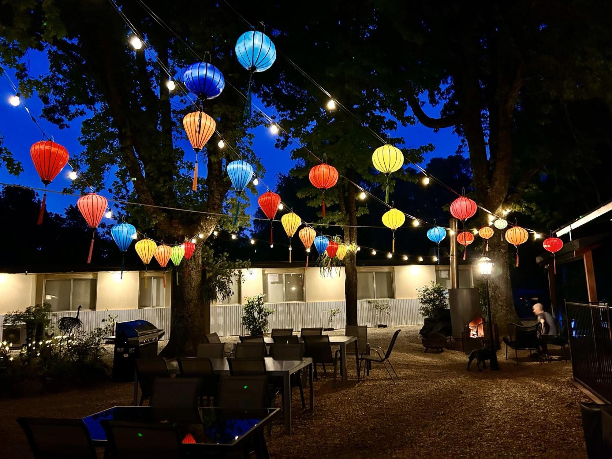 Adina Lodge Holiday Apartments Bright Eksteriør bilde